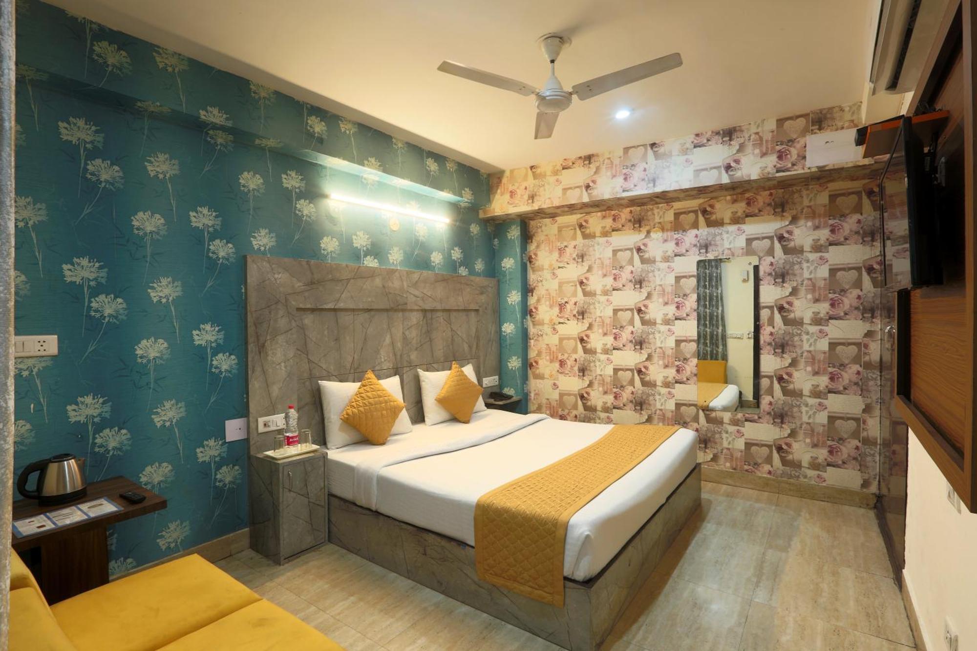 Hotel Ark Wood At Airport Neu-Delhi Exterior foto