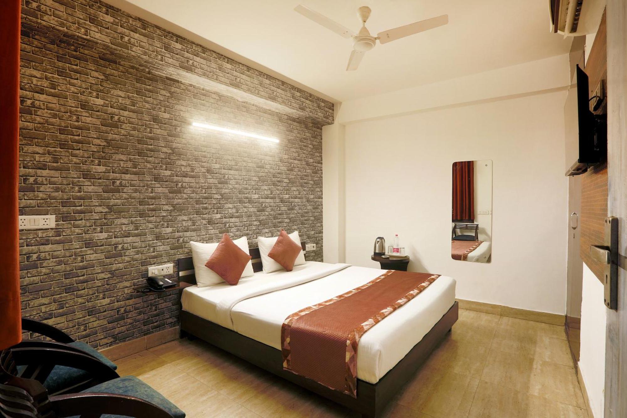 Hotel Ark Wood At Airport Neu-Delhi Exterior foto